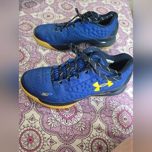 7Y Stephen Curry Under Armour Boys YouthAthletic Shoes. Has Defects See Photos.
